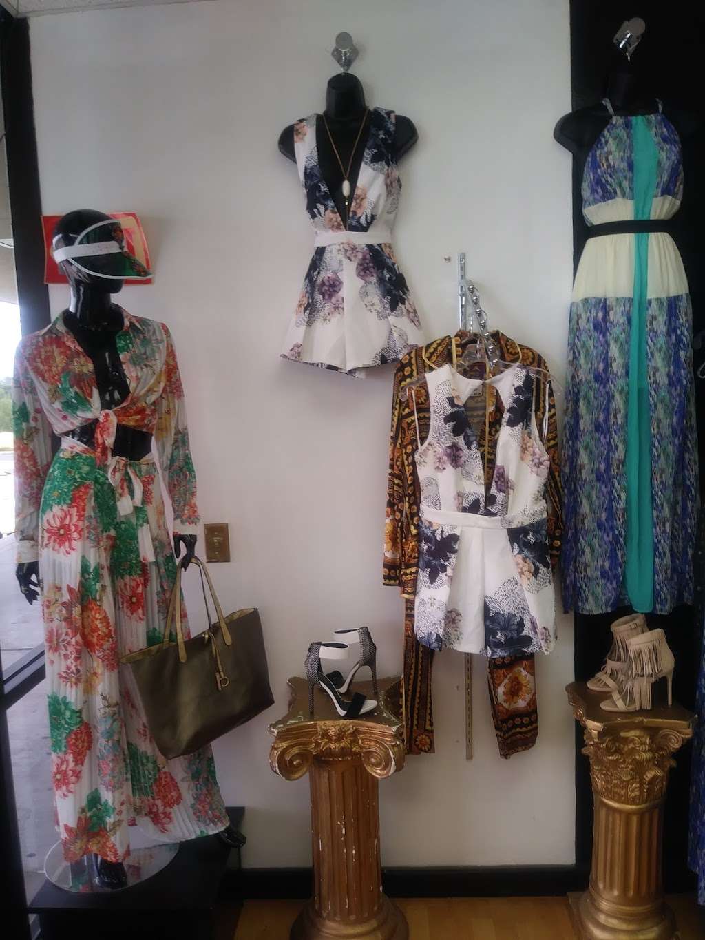 royal kouture clothing boutique | 7654 FM78, San Antonio, TX 78244, USA | Phone: (210) 333-6001