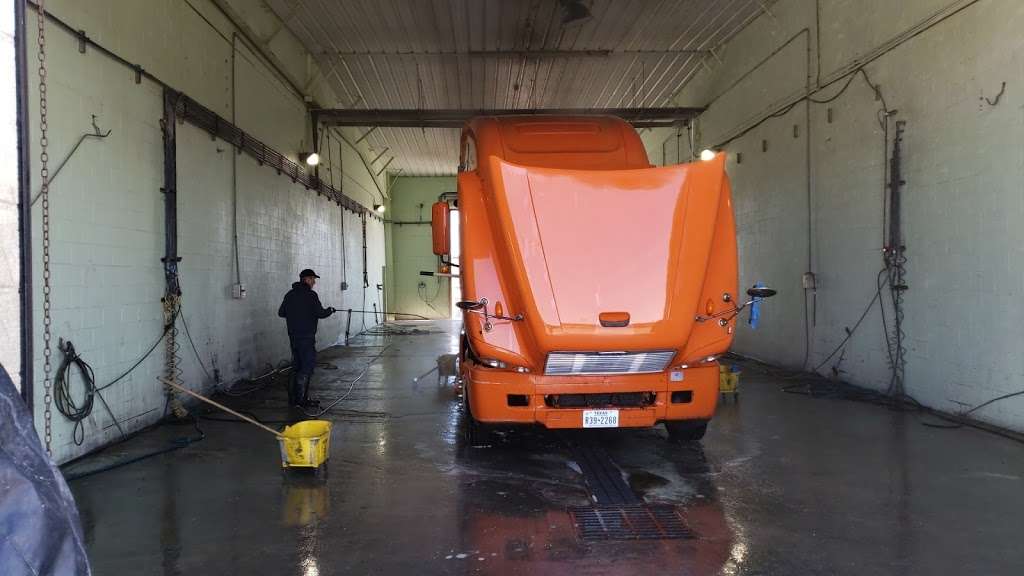 McCarty Truck Wash & Lube | 4527 N McCarty St, Houston, TX 77013, USA | Phone: (713) 673-6100