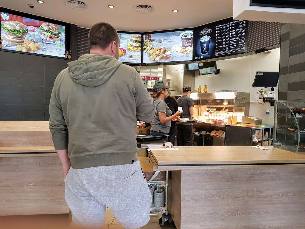 McDonalds | Whalebone Ln N, Dagenham, Romford RM6 5QT, UK | Phone: 020 8598 9078