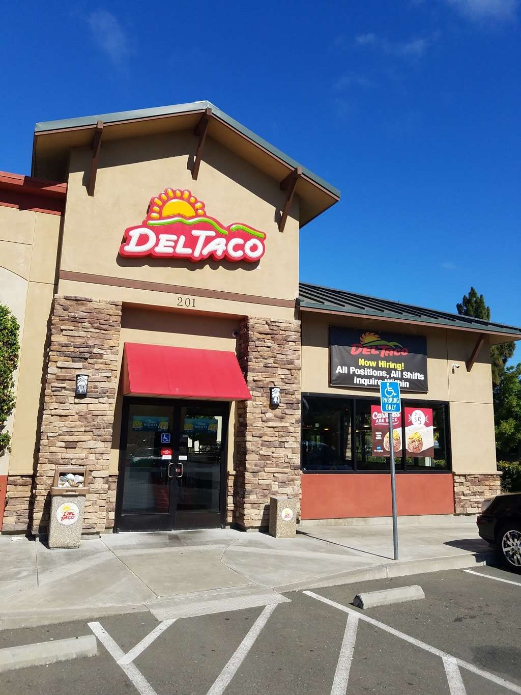 Del Taco | 201 Pittman Rd, Fairfield, CA 94534, USA | Phone: (707) 646-2820