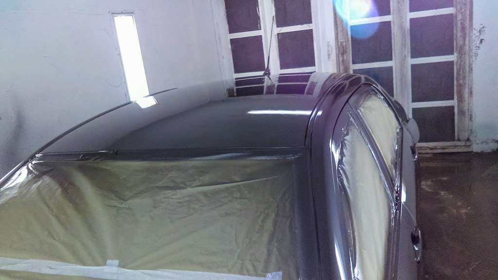 Roberto's Body & Paint 503 Alameda St, Compton, CA 90220, USA