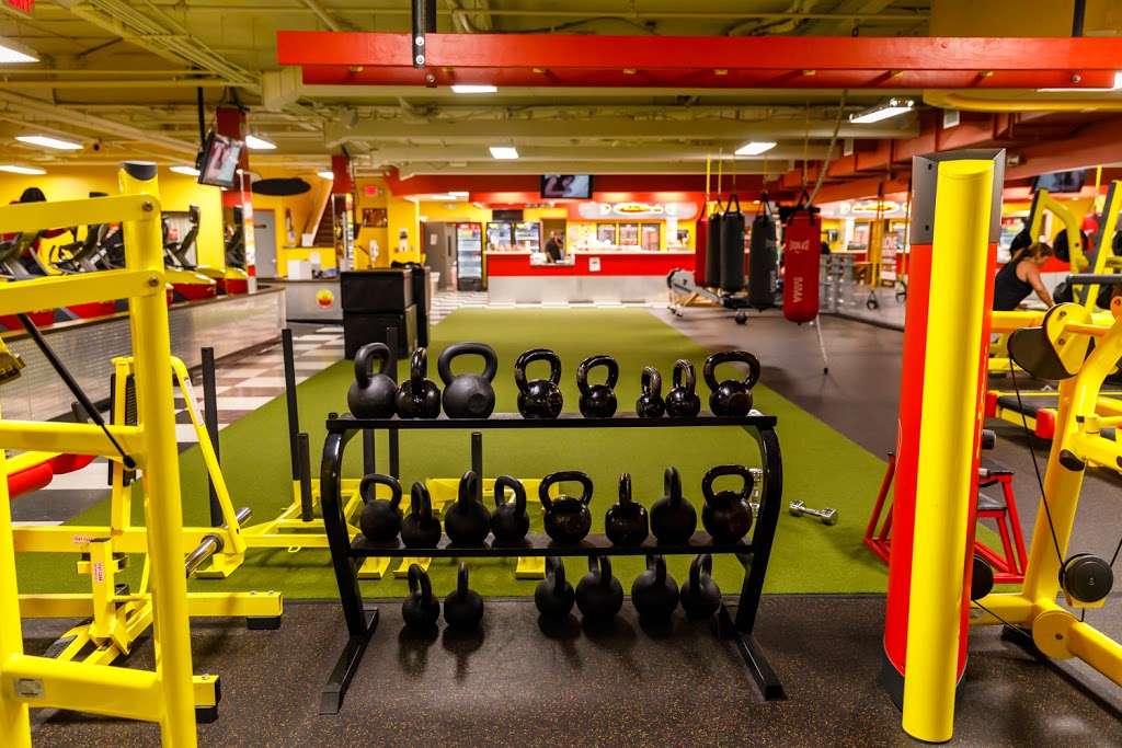 Retro Fitness | 375 Old Country Rd, Carle Place, NY 11514 | Phone: (516) 493-9885