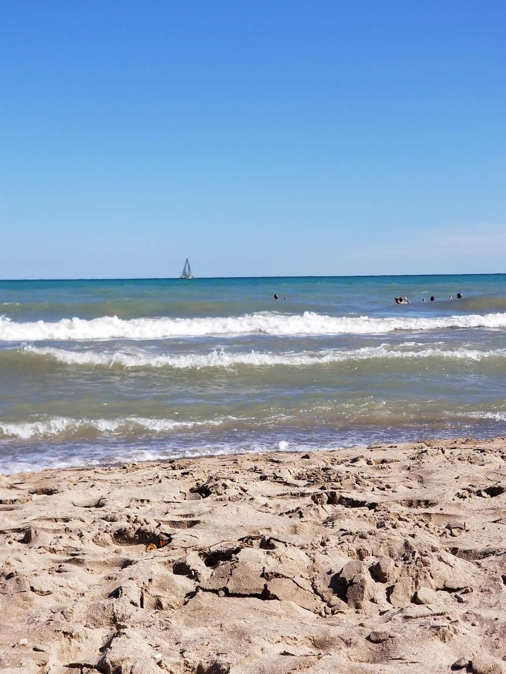 Bradford Beach | 2400 N Lincoln Memorial Dr, Milwaukee, WI 53211, USA | Phone: (414) 257-7275