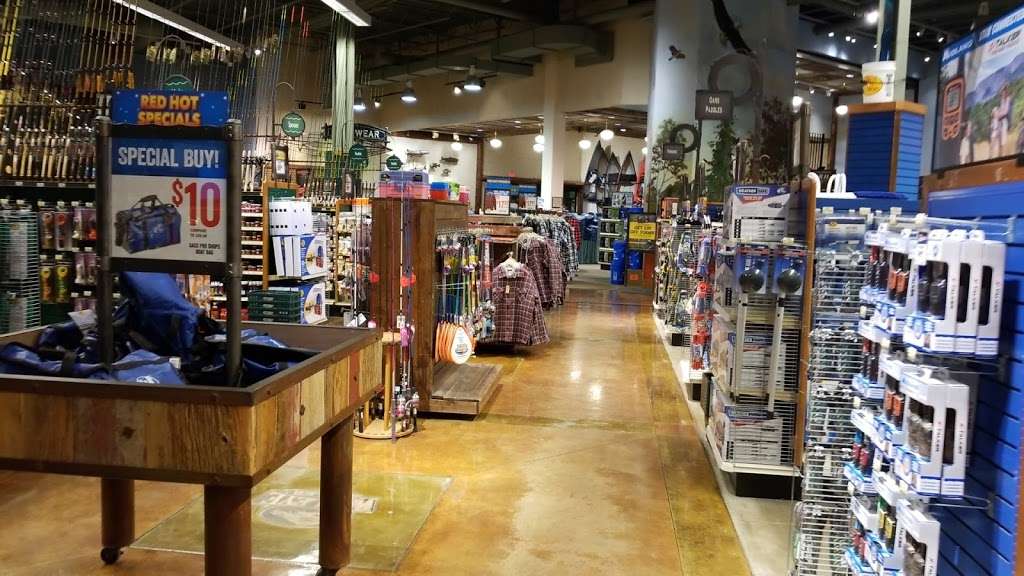 Bass Pro Shops | 6112 W Grand Ave, Gurnee, IL 60031, USA | Phone: (847) 856-1229