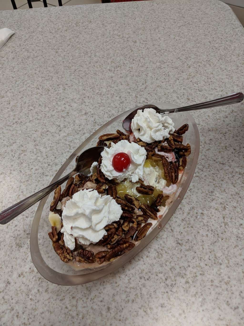 Oberweis Ice Cream and Dairy Store | 400 S Randall Rd Unit A, Elgin, IL 60123, USA | Phone: (847) 697-5970