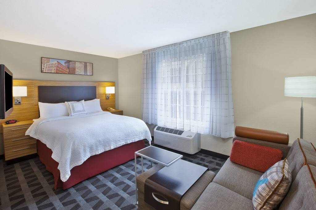 TownePlace Suites by Marriott Milwaukee Brookfield | 600 N Calhoun Rd, Brookfield, WI 53005, USA | Phone: (262) 784-8450