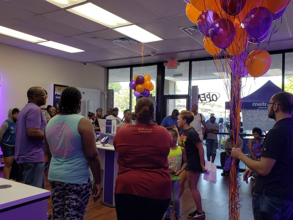 Metro by T-Mobile | 10013 Bellefontaine Rd, St. Louis, MO 63137, USA | Phone: (314) 868-6722