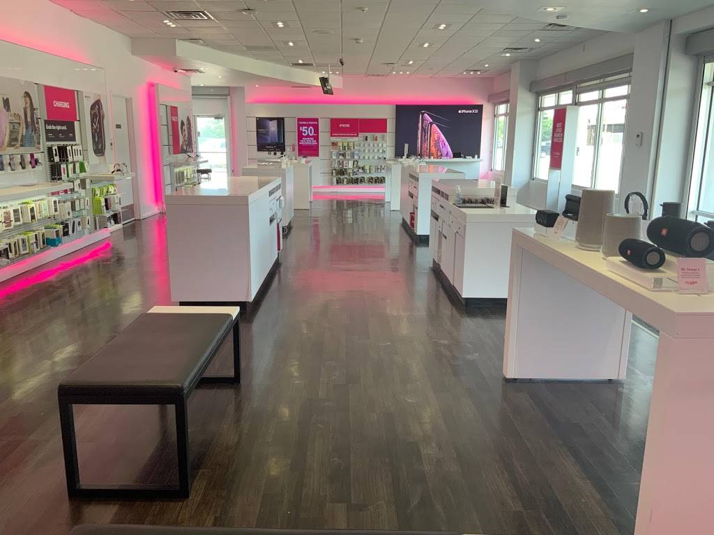 T-Mobile | 17435 North Fwy, Houston, TX 77090 | Phone: (281) 397-0907