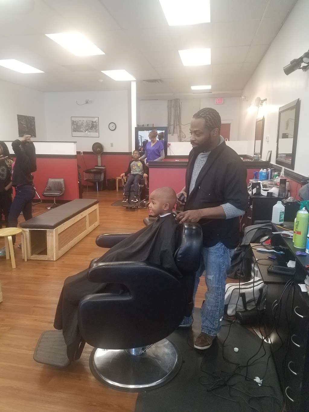 Elite Hands Barber Shop - hair care  | Photo 1 of 1 | Address: 5510 Lafayette Rd #240, Indianapolis, IN 46254, USA | Phone: (317) 292-9168