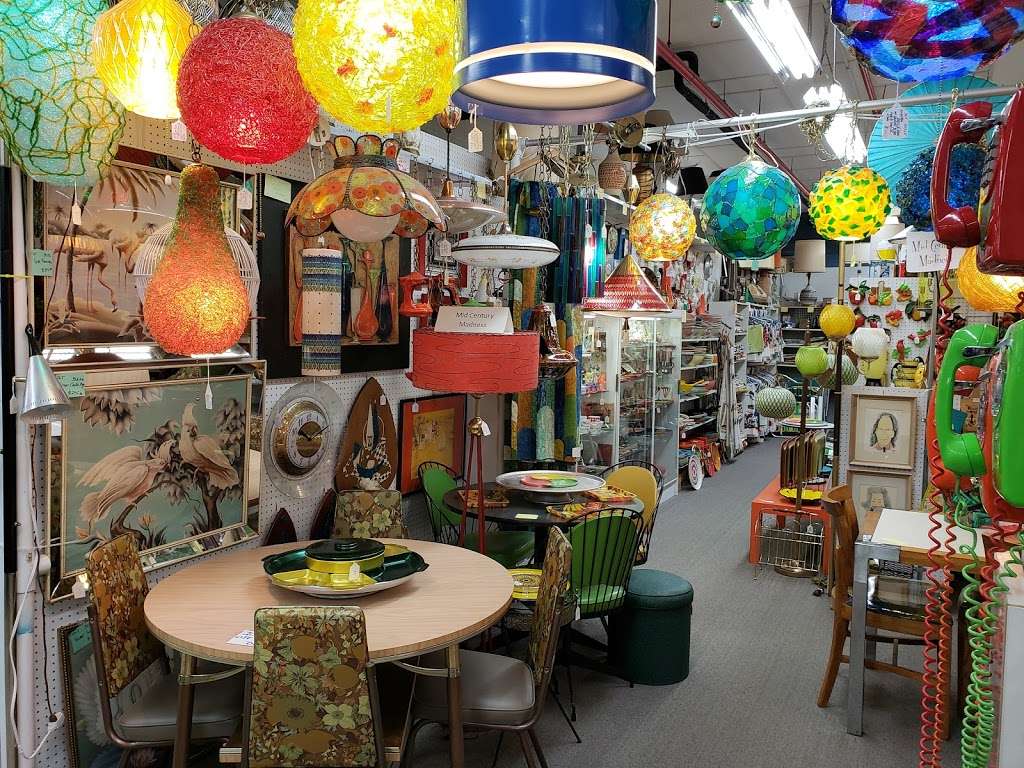 Mad Hatter Antique Mall | 61 Willow St, Adamstown, PA 19501, USA | Phone: (717) 484-4159