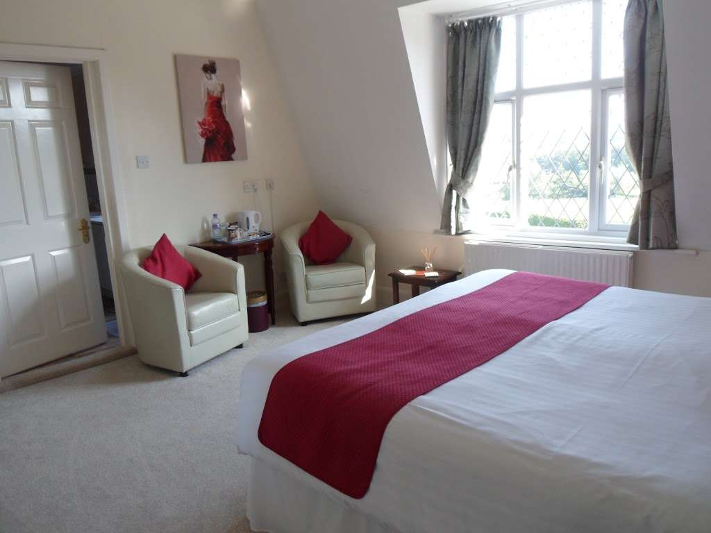 Trumbles Guest House | Stan Hill, Charlwood, Horley RH6 0EP, UK | Phone: 01293 863418