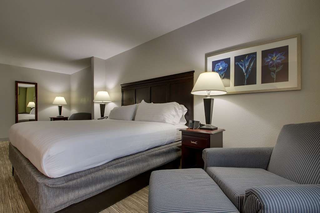 Holiday Inn Express & Suites Middleboro Raynham | 43 Harding St, Middleborough, MA 02346, USA | Phone: (508) 946-3398