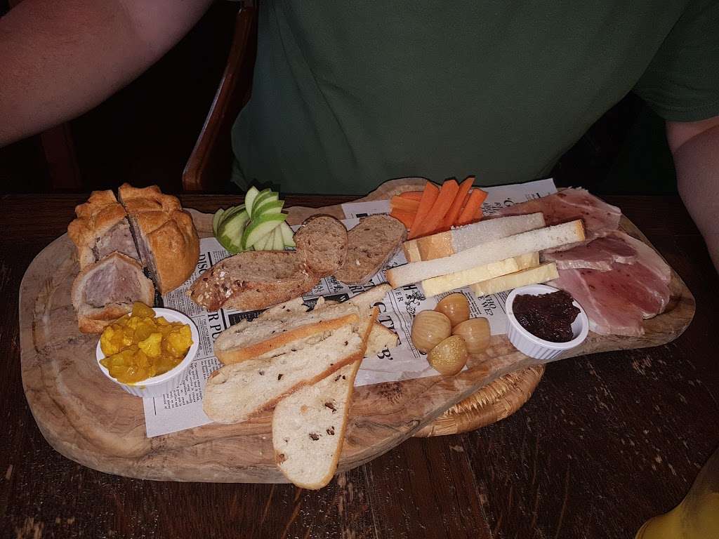 The Rose & Crown | Farnborough Way, Orpington BR6 6BT, UK | Phone: 01689 869029