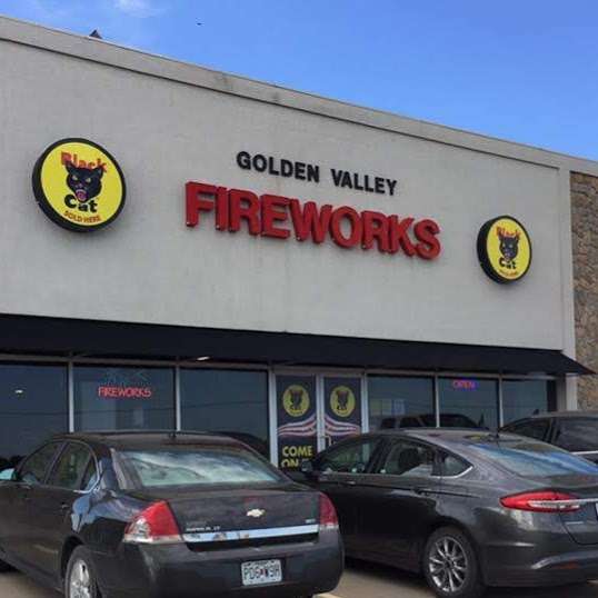 Golden Valley Fireworks | 219 NW, MO-7, Clinton, MO 64735, USA | Phone: (660) 885-6961