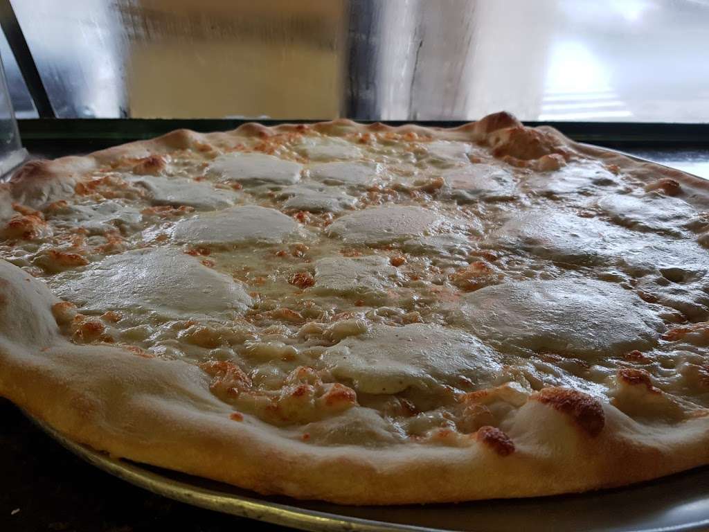 Rossville Pizza | 960 Bloomingdale Rd, Staten Island, NY 10309, USA | Phone: (718) 227-4444