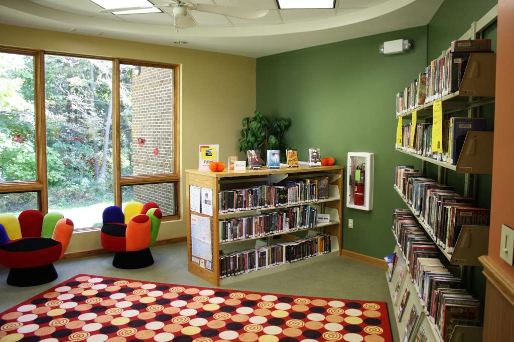 Pulaski County Public Library | 121 S Riverside Dr, Winamac, IN 46996, USA | Phone: (574) 946-3432