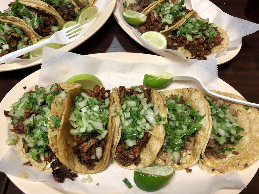 Taqueria Primo Chukis | 1708 W Lawrence Ave, Chicago, IL 60640, USA | Phone: (872) 208-7075