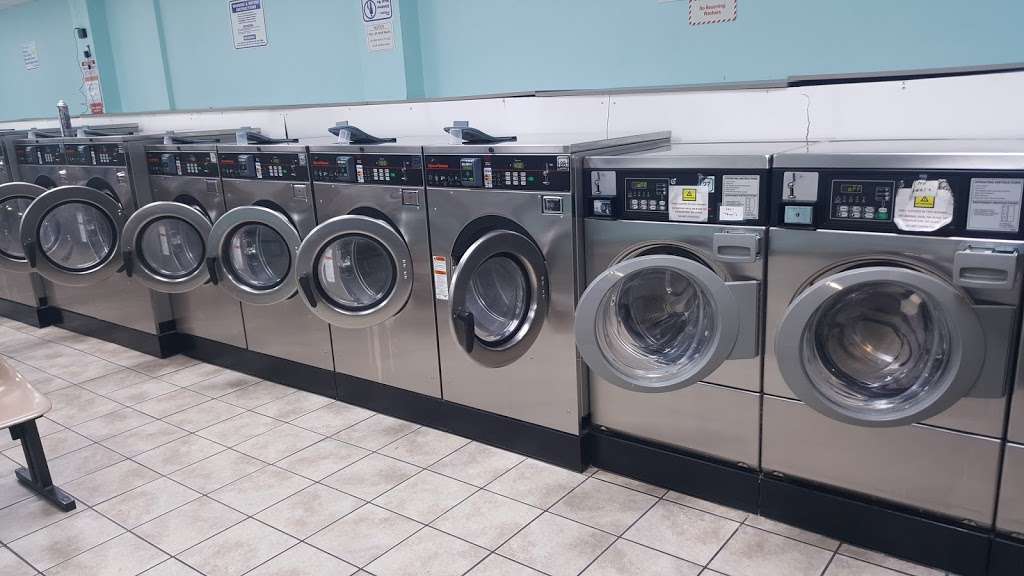 Laundromart Of East Orlando | 11624 E Colonial Dr, Orlando, FL 32817, USA | Phone: (407) 900-8846