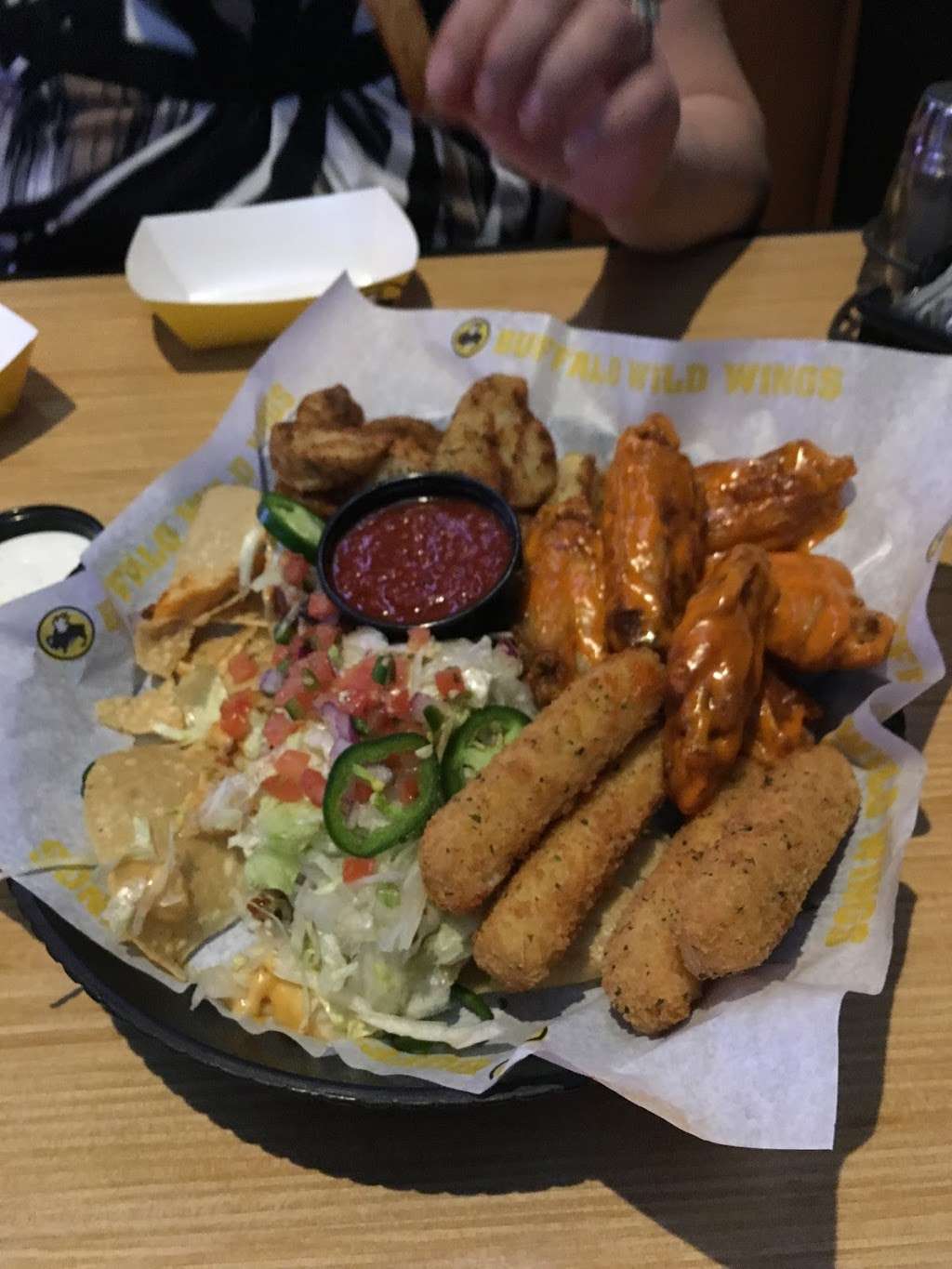 Buffalo Wild Wings | 2555 W 75th St, Naperville, IL 60540, USA | Phone: (630) 369-9464