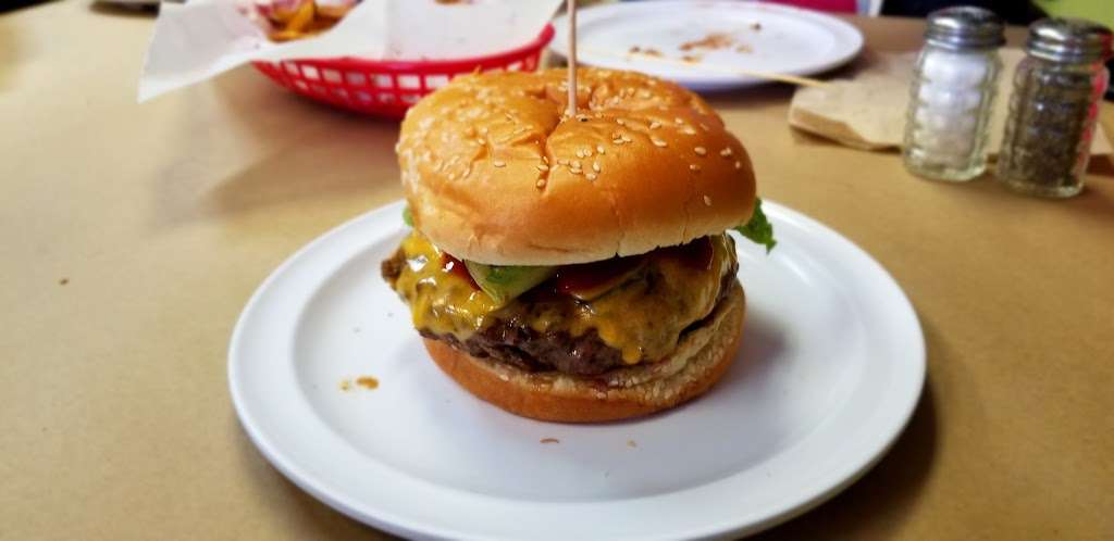Burger Grille | 316 N Main St, Uxbridge, MA 01569, USA | Phone: (508) 372-9090