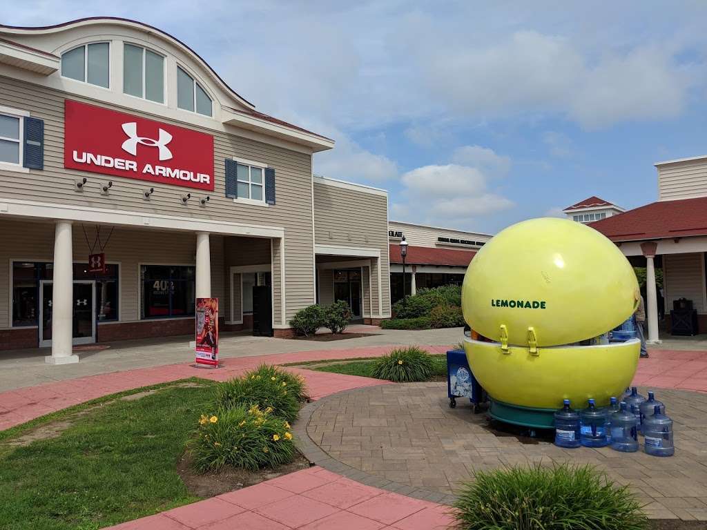 temerario estar capítulo Under Armour Factory House - 1 Premium Outlet Boulevard, #305, Wrentham, MA  02093