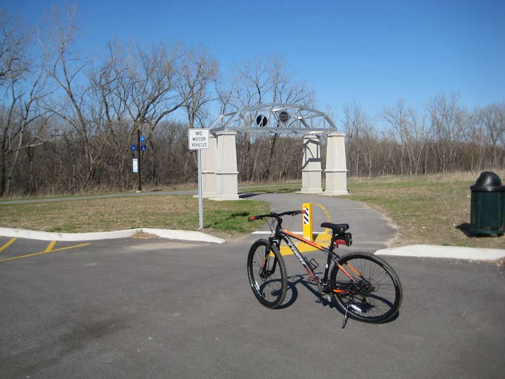 Cal Sag Trail Parking | 8600 Calumet Sag Rd, Palos Hills, IL 60465, USA