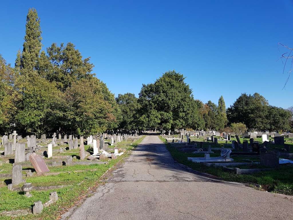 Beckenham Cemetery | Elmers End Rd, London, Beckenham BR3 4TD, UK | Phone: 020 8658 9495