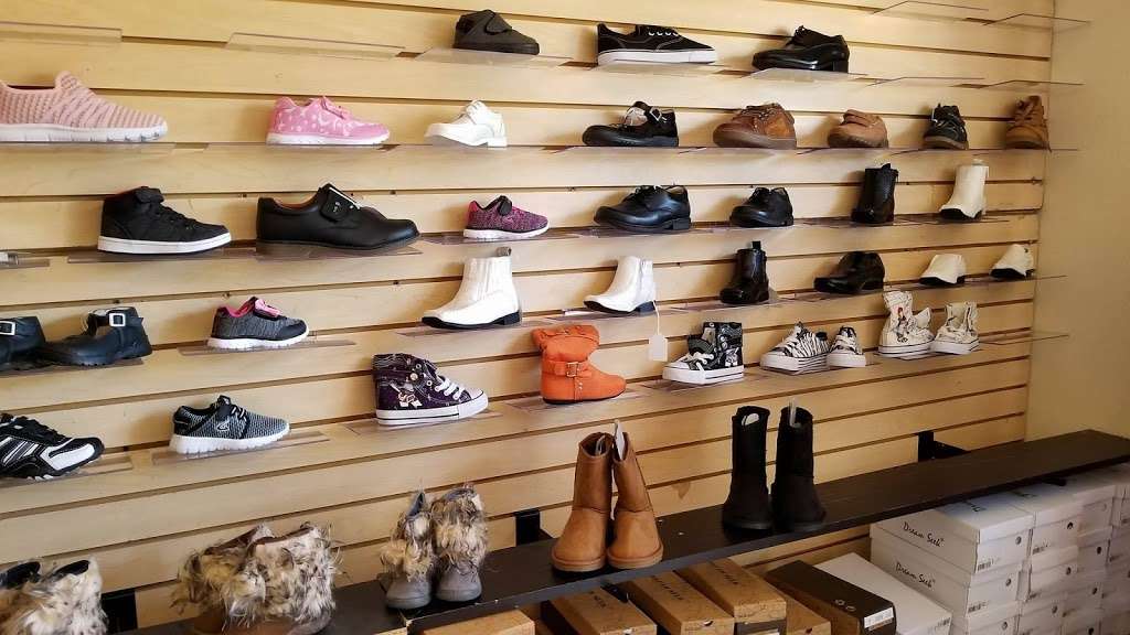 Shoes4T&Kids -Zapateria | 15482 Outer Bear Valley Rd #2, Victorville, CA 92395, USA | Phone: (442) 255-4868