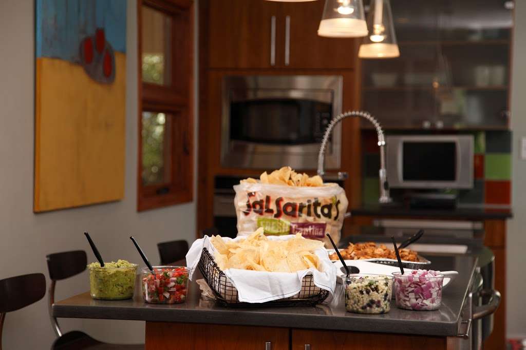 Salsaritas Fresh Mexican Grill | 9201 University City Blvd, Charlotte, NC 28223, USA | Phone: (704) 687-1272