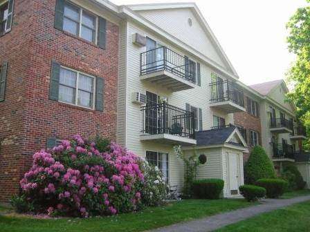 Oak Hill Condominiums | 12 St James Pl, Nashua, NH 03062, USA | Phone: (603) 888-6775