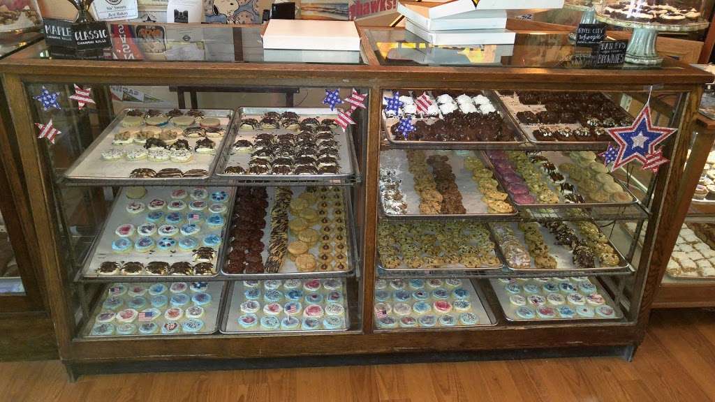 Sis Sweets | 307 Cherokee St, Leavenworth, KS 66048, USA | Phone: (913) 651-2424