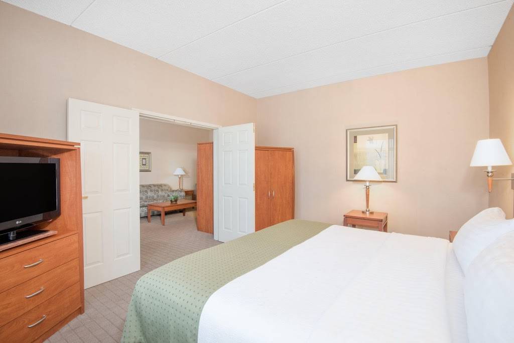 Holiday Inn & Suites Goodyear - West Phoenix Area | 1188 N Dysart Rd, Goodyear, AZ 85395, USA | Phone: (623) 547-1313