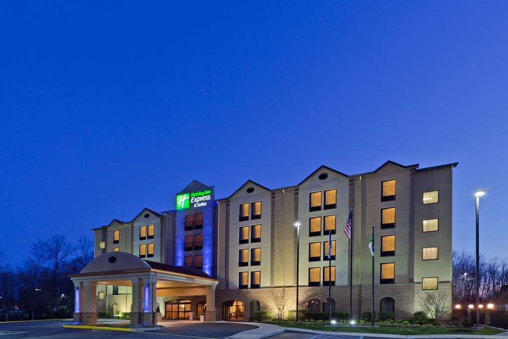 Holiday Inn Express & Suites Dover | 1780 N Dupont Hwy, Dover, DE 19901, USA | Phone: (302) 678-0600