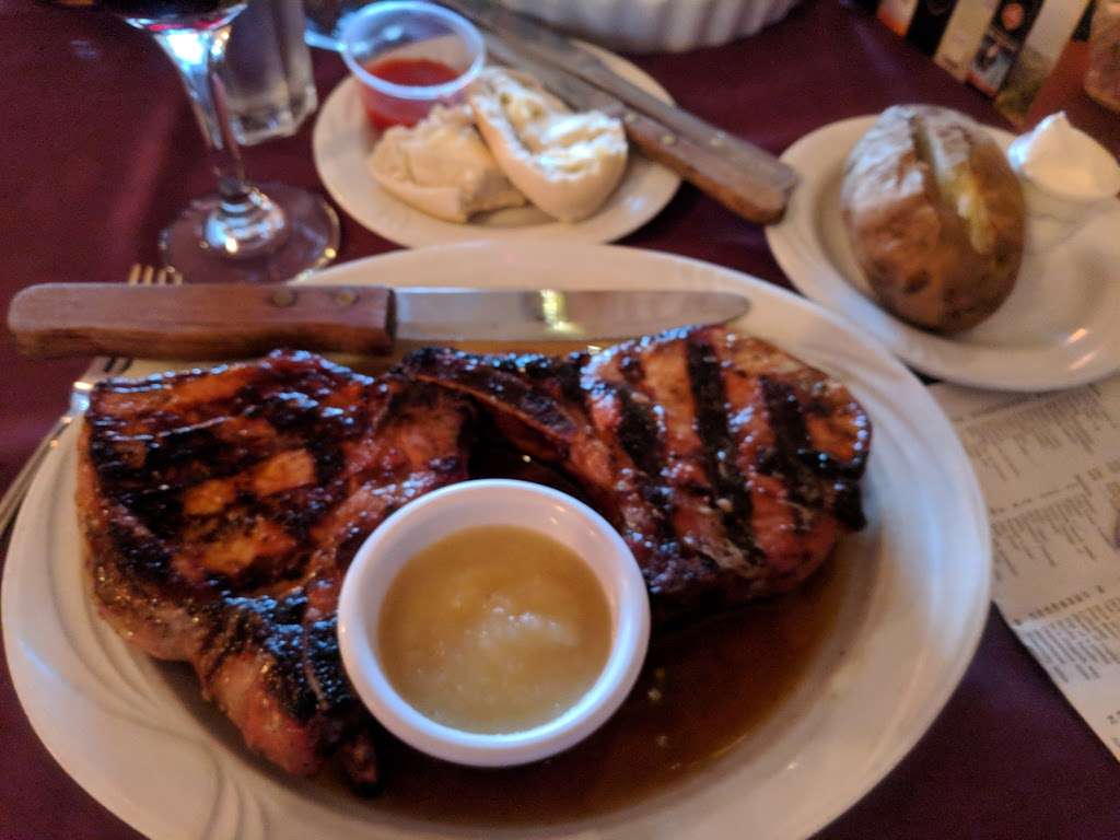 Dobies Steak House | 4136 S Kinnickinnic Ave, St Francis, WI 53235, USA | Phone: (414) 744-9064