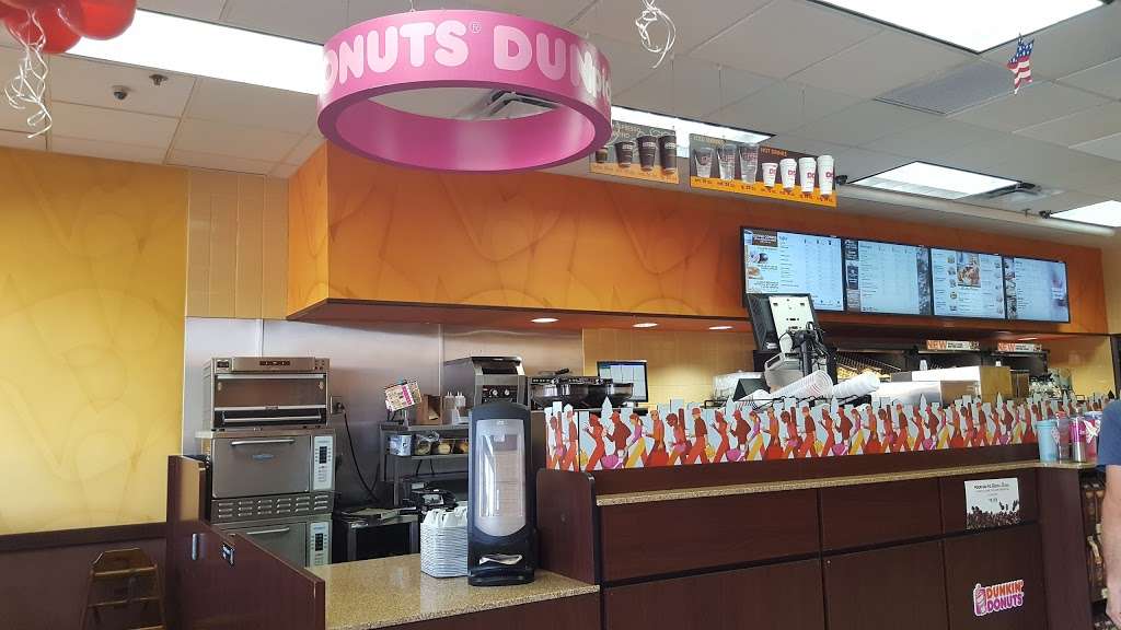 Dunkin | 15905 NW 57th Ave, Hialeah, FL 33014, USA | Phone: (305) 621-2024