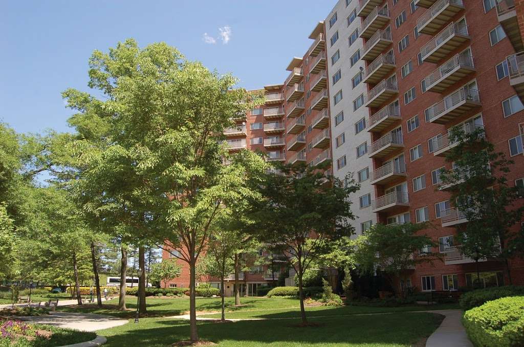 Seminary Towers Apartments | 4701 Kenmore Ave, Alexandria, VA 22304, USA | Phone: (703) 751-0202