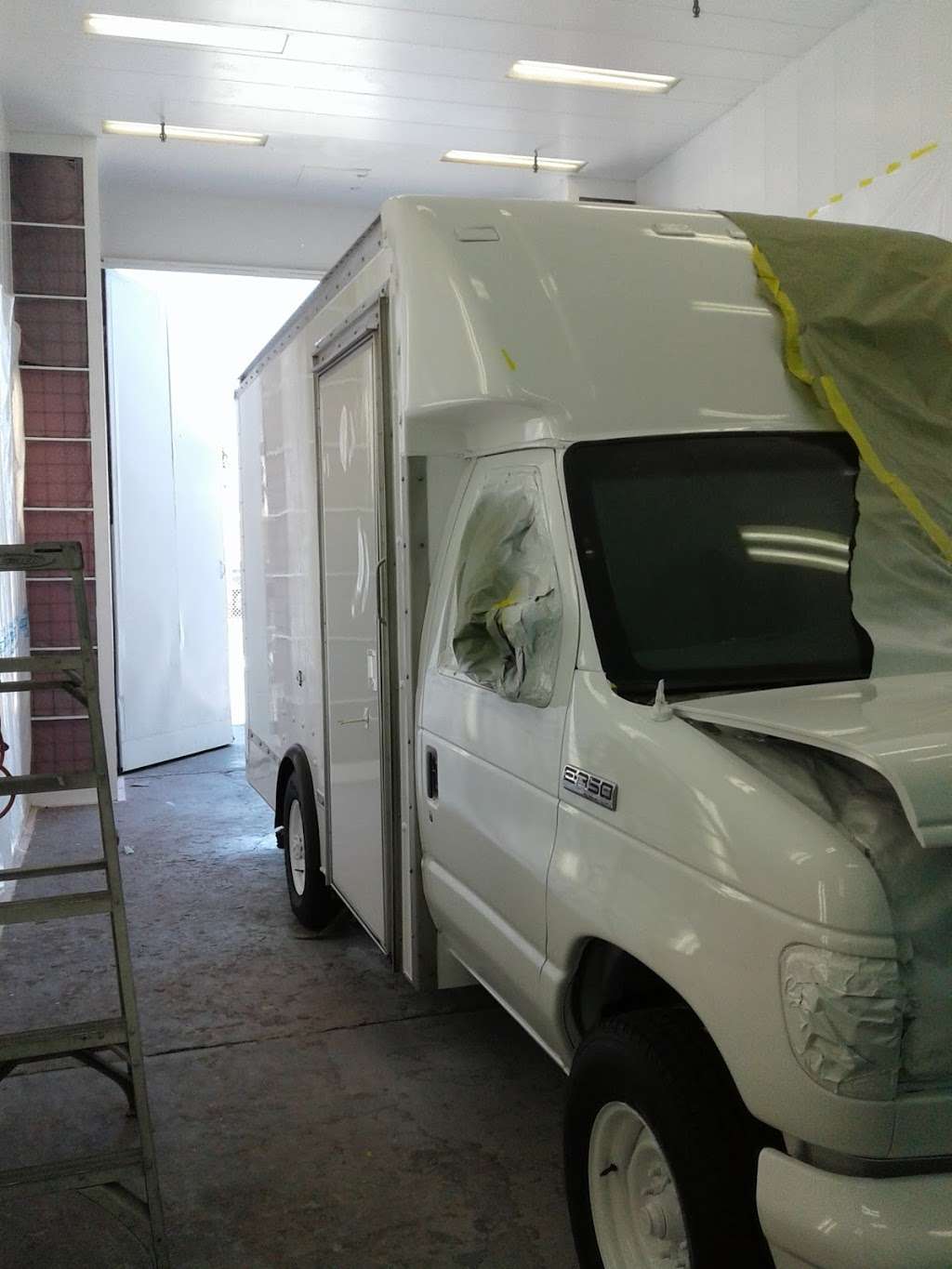 OEM Auto Paint & Spray Booth Rentals | 4200 E Olympic Blvd, Los Angeles, CA 90023 | Phone: (323) 406-2508