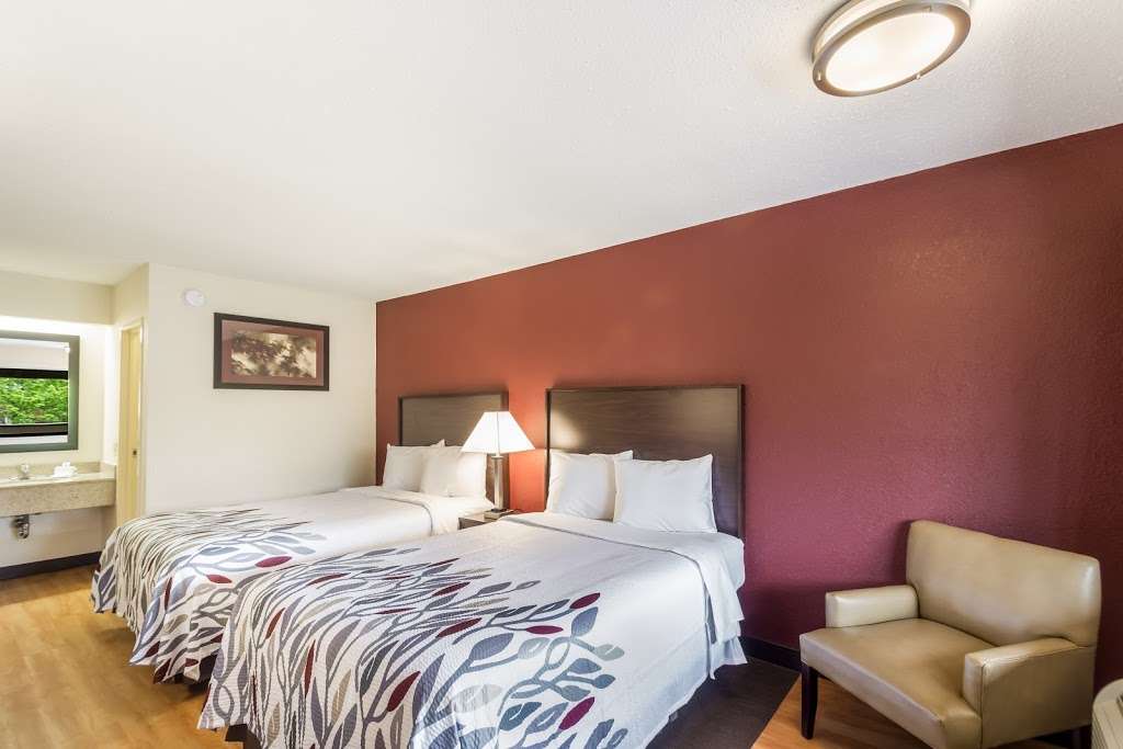 Red Roof Inn Milwaukee Airport | 6360 South 13th Street, Oak Creek, WI 53154 | Phone: (414) 764-3500