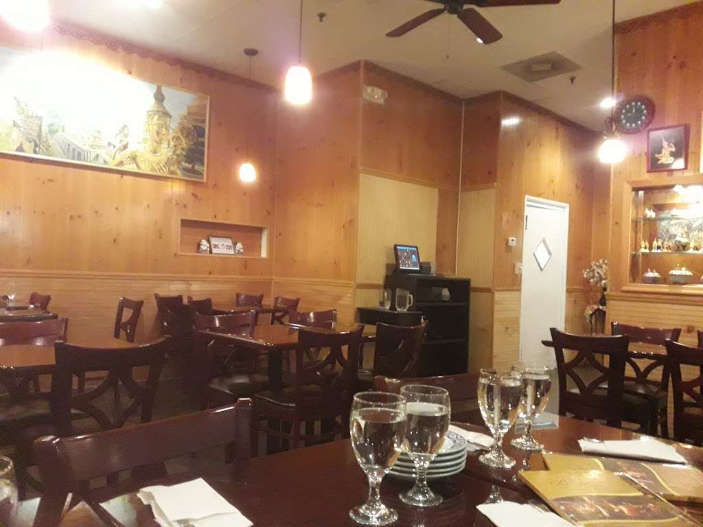 Bangkok Golden Thai Restaurant | 10621 Braddock Rd H, Fairfax, VA 22032, USA | Phone: (703) 691-0700