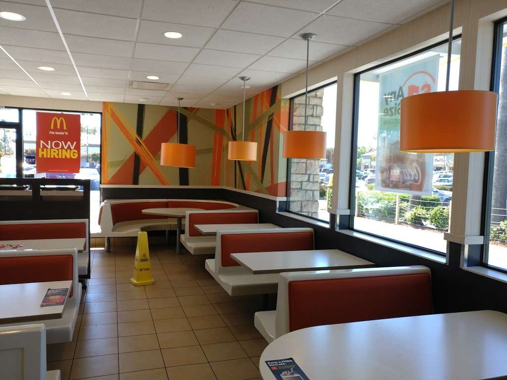 McDonalds | 2701 W MacArthur Blvd, Santa Ana, CA 92704, USA | Phone: (714) 979-4862