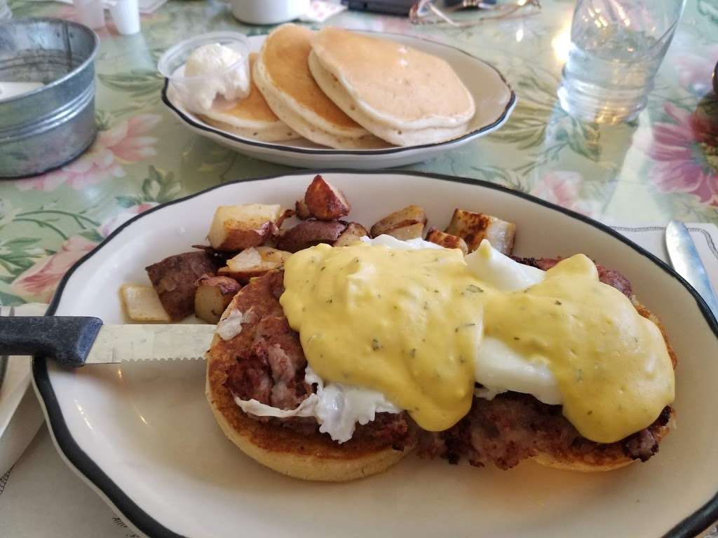 Village Pancake House | 26 Main St, Rowley, MA 01969, USA | Phone: (978) 948-2211