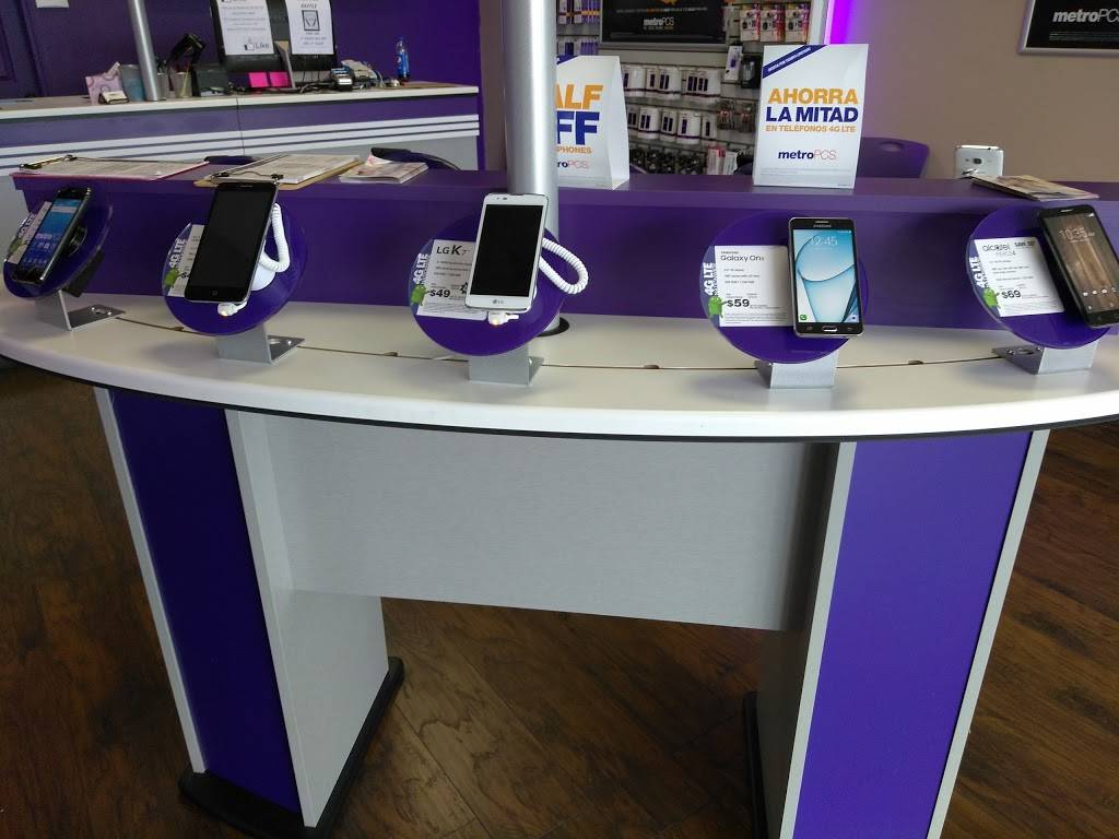 Metro by T-Mobile | 4728 S Broadway, Wichita, KS 67216, USA | Phone: (316) 295-4315