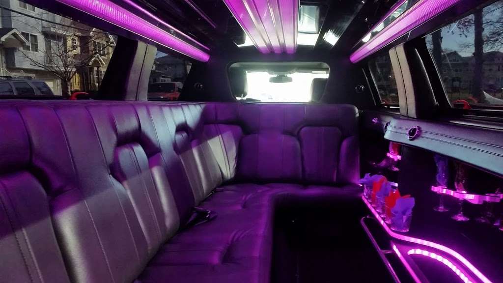 Monroe Limousine | 832 Spring St, Elizabeth, NJ 07201 | Phone: (908) 994-9105