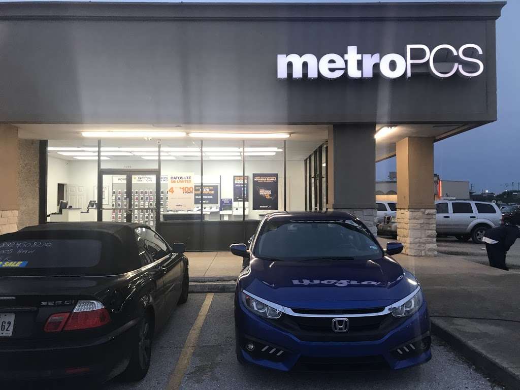 Metro by T-Mobile | 1750 W Mt Houston Rd, Houston, TX 77038 | Phone: (281) 448-1102