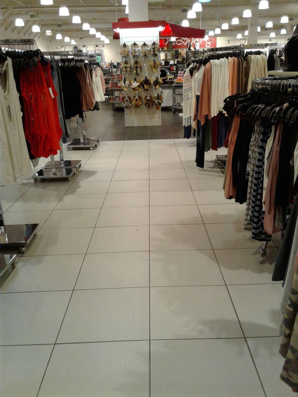 Discovery Clothing 701 N Milwaukee Ave Vernon Hills Il 60061 Usa
