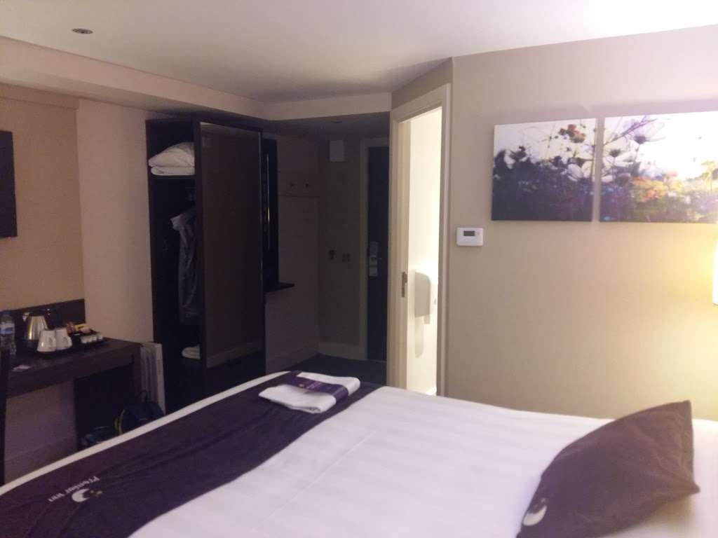 Premier Inn Crawley Town West | Crawley Ave, Crawley RH10 8BA, UK