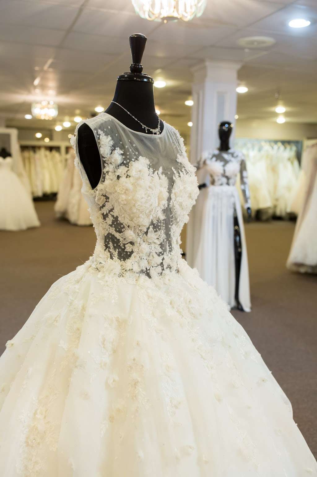 Amore Bridal Couture | 5200 W Loop S, Bellaire, TX 77401 | Phone: (713) 668-3100