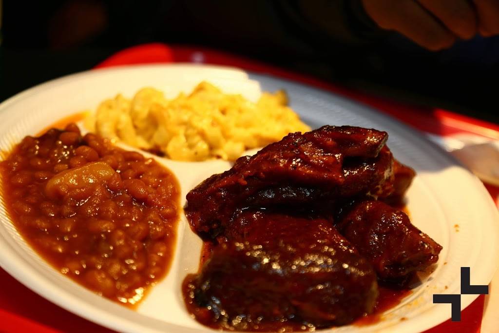 Adeles Southern Cooking & BBQ | 2913 Dixie Hwy, Louisville, KY 40216 | Phone: (502) 398-5880