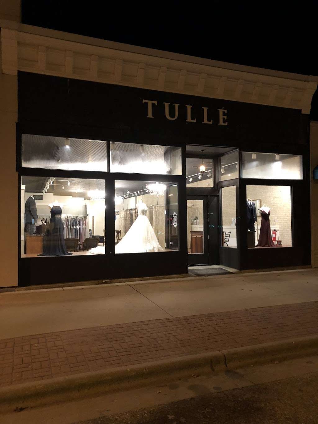 Tulle Bridal Boutique | 228 Allen St, Clinton, WI 53525, USA | Phone: (608) 290-8876