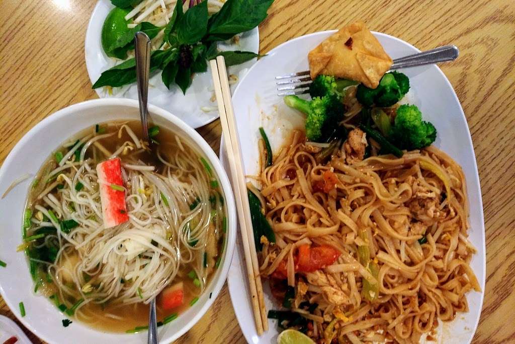 Pho Viet | 5475 S 27th St, Milwaukee, WI 53221, USA | Phone: (414) 282-8852